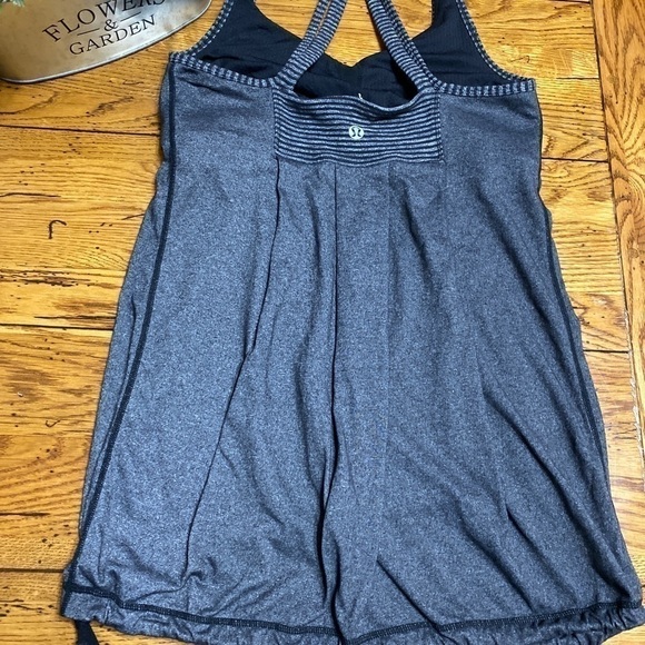 lululemon Power Technique Tank- W1894S Size 6 - Picture 9 of 10